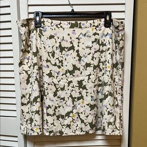 Chic Floral A-Line Skirt in Cream and Green GAP